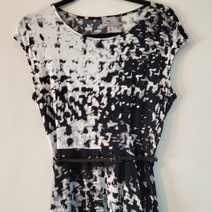 *Worthington black, white, & gray sleeveless top with accessory belt*
